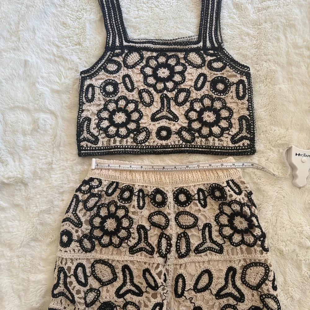 REBELLION CROCHET TWO PIECE SET BLACK BEIGE FLORAL SHORTS CROP TOP S - Picture 3 of 14
